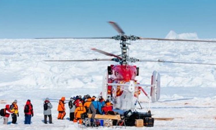 Helikopter evakuisao prve putnike sa ruskog broda