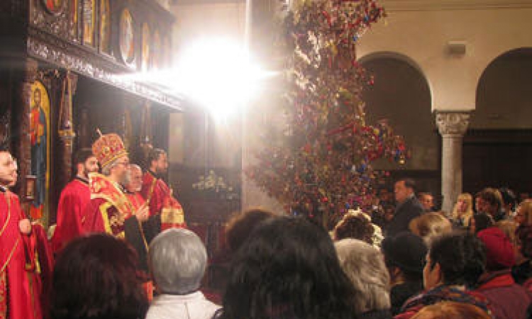 Vladika Jefrem služio ponoćnu liturgiju