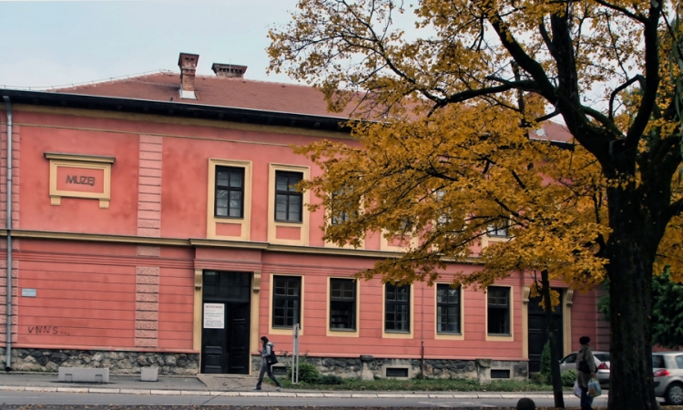Biblioteka radi u dvije smjene