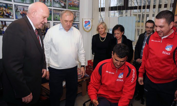 Gavranović uručio invalidska sportska kolica