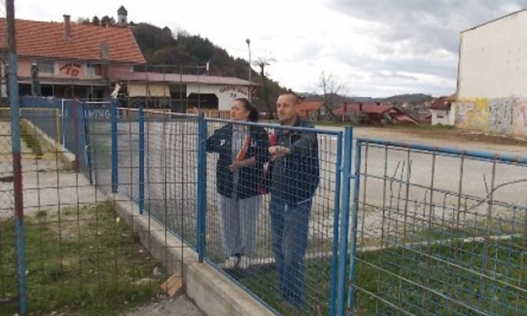 Blokiran im prilaz do kuće