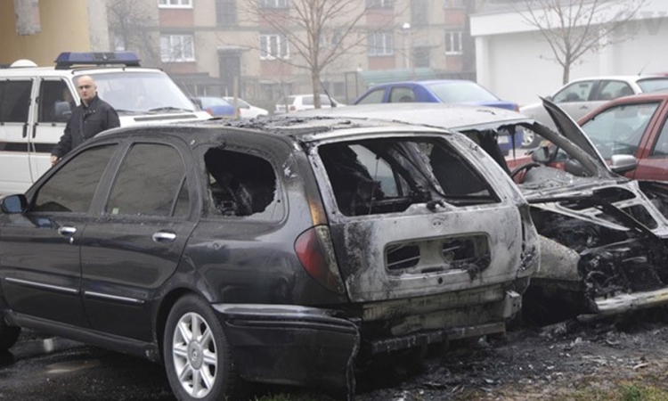 Na sarajevskom parkingu izgorjela dva automobila