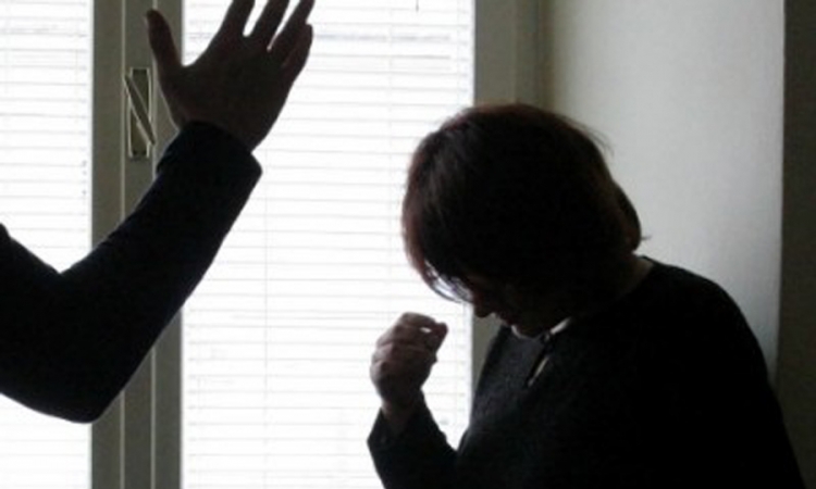 Nasilnički se ponašao prema supruzi i djetetu