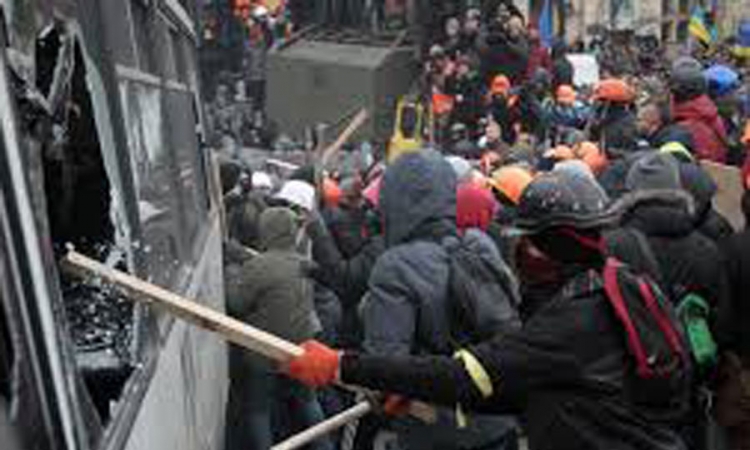 Sukobi demonstranata i policije u Ukraijini, na desetine povrijeđeno