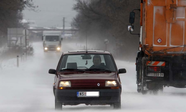 Prevrnuo se kamion, u koloni zarobljeno stotine vozila