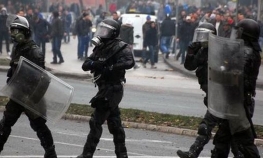 Policija u Tuzli tukla demonstrante, očevici tvrde da nisu dozvolili ...
