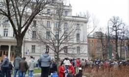 Vatra i u zgradi Vlade KS