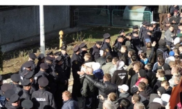 Bihać: Demonstranti kamenovali hotel Emporium