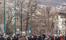 Daleko manji broj okupljenih, vjerovatno zbog kiše