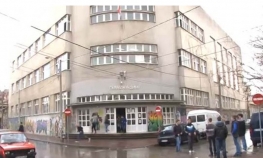 Osnovac šipkom udario gimnazijalca u glavu