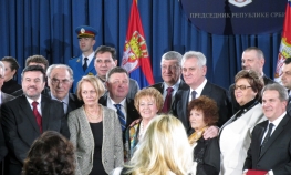 Nikolić uručio odlikovanja