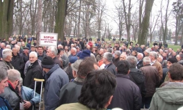 "Postrojavanje nezadovoljnih" radi ostavke Ćurguza