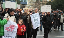 Saobraćaj u centru Sarajeva blokiran, na protestima 50-ak građana