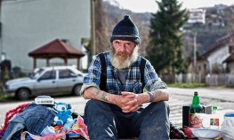 Nekada žestoki banjalučki momak, danas beskućnik i pjesnik