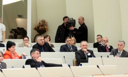 Traže duplo manje plate u bh. institucijama
