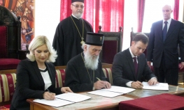 Spomenik Nikoli Tesli u hramu na Vračaru