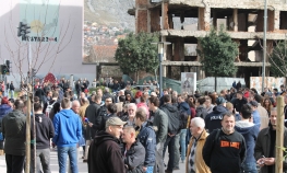 Na Španskom trgu u Mostaru protest oko 500 građana