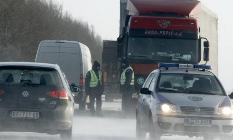 Tokom noći evakuisano gotovo 300 putnika