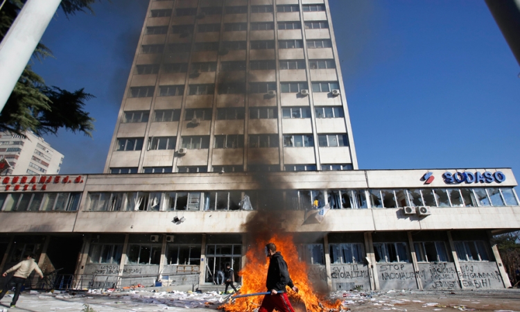 Demonstranti palili sve pred sobom u FBiH