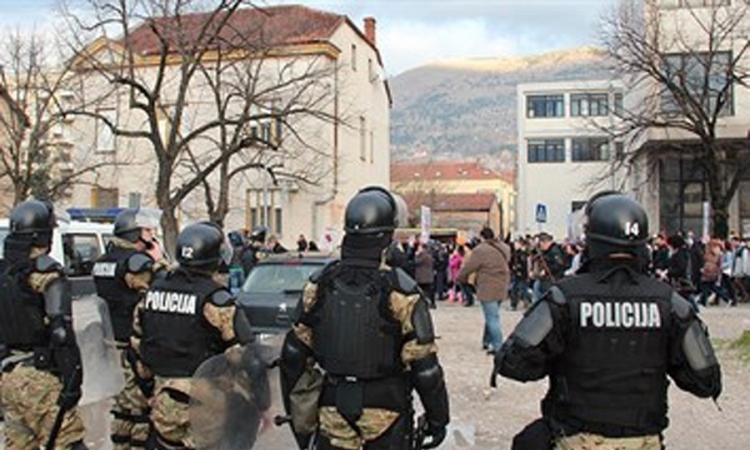 Demonstranti danas rastjerani u Mostaru