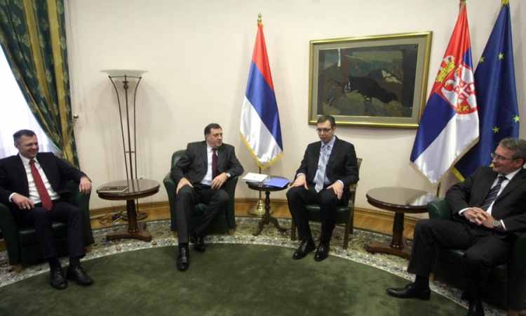 Vučić: Nesuglasice rešavati na izborima