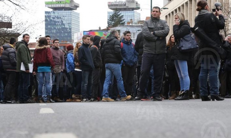 Demonstranti u Sarajevu: Vlada FBiH da podnese ostavku do 19h