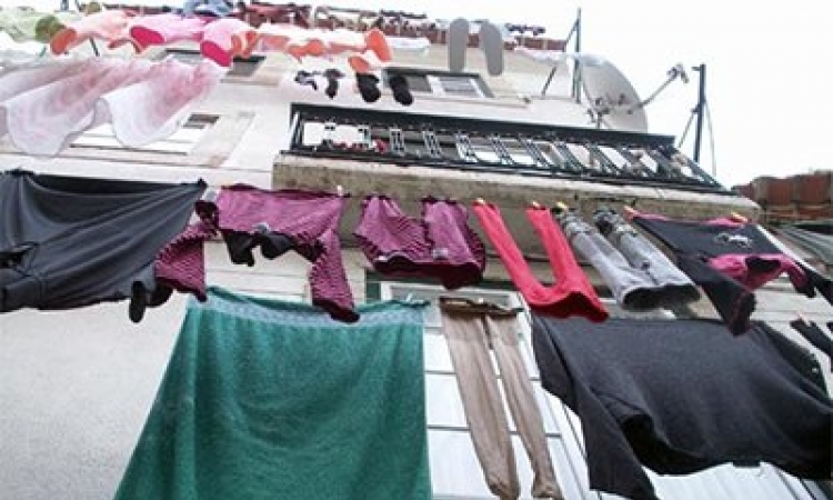 Skoplje zabranjuje sušenje veša i zimnicu na terasi