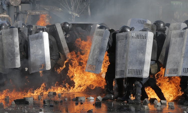 Lider Desnog fronta pozvao demonstrante na naoružavanje