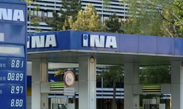 Protest oko hiljadu radnika
