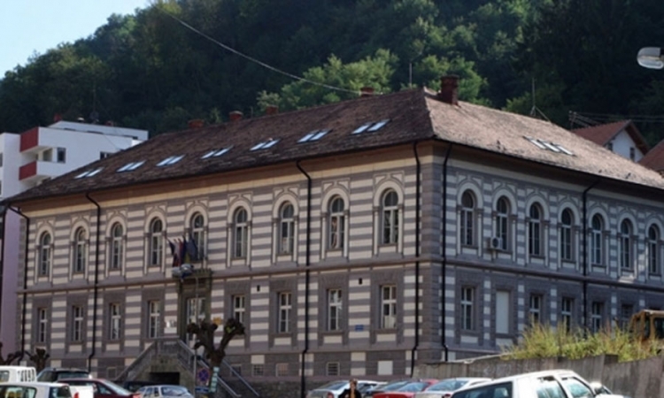 Višak 70 odsto službenika u Srebrenici, a primaju nove