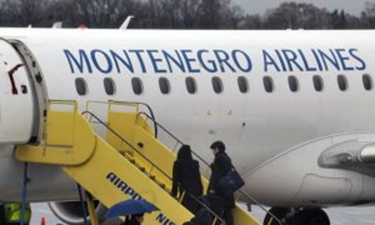 Avion se sudario s cisternom na beogradskom aerodromu