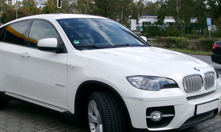 MUP-u RS poklonjen oduzeti luksuzni terenac BMW X6