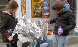 Pokloni pojeftinili pred 8. mart, kupaca ni za lijeka