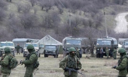 Rusi opkolili još jednu bazu na Krimu