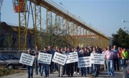 Proizvodnja stala, radnici "Dalekovoda" na prinudnom odmoru