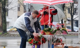 Od Dana žena ostao tek simbolični cvijetak