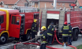 Zapalila se reklama na tržnom centru u Srebreniku