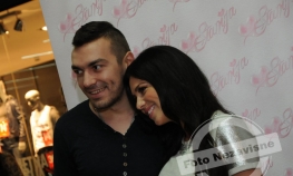 Zanosna Stanija na 8.mart poklanjala ruže i pozirala u Banjaluci