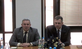 Adaptirati 15, korigovati 9 udžbenika