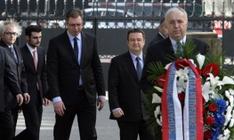 Godišnjica smrti Zorana Đinđića: Cvijeće za ubijenog premijera ...