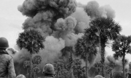 Nikolas Džej Si Dejvis: Američke bombe ubile pola miliona stanovnika ...