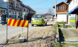 Nastavljena izgradnja trotoara u Petrovu