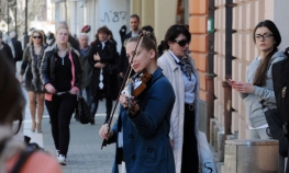 Violinom zarađuje za školovanje