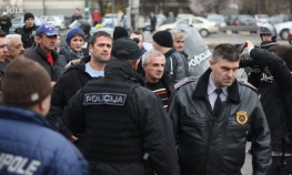 Demonstranti aplauzom pozdravili Ešdauna