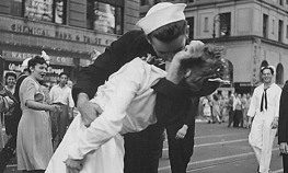 Umro mornar sa fotografije poljupca na Tajm Skveru
