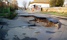 Rupa u Borči "progutala" raskrsnicu