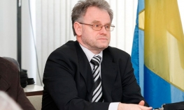 Kozadra v.d. premijera, ministar finansija i obrazovanja