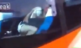 Seksali se u busu, pred svima