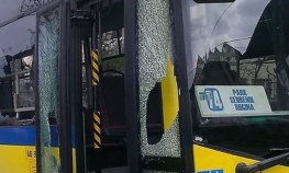 Vozač automobila polupao stakla na GRAS-ovom kombiju i pobjegao