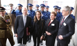 Hejg i Džoli: Seksualno nasilje je prijetnja koju svijet ne smije ...